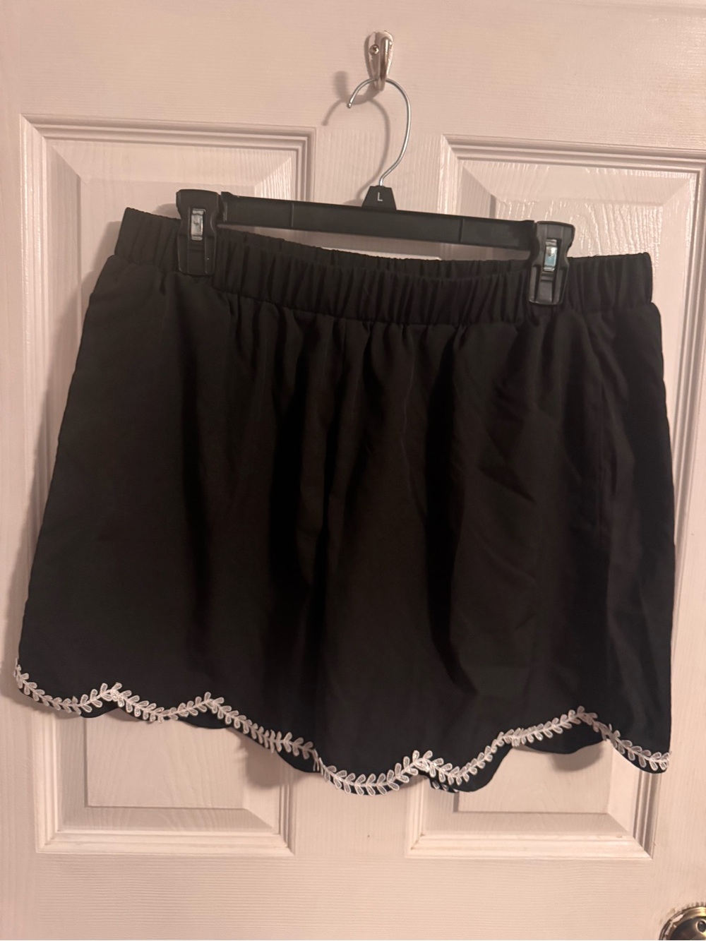 SHEIN Black Scalloped Hem Shorts with White Leaf Trim